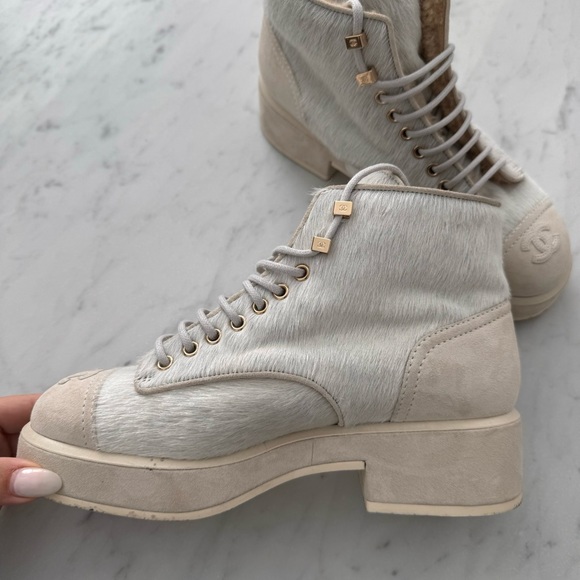 Chanel Pony Hair Ankle Boot Shearling Lace Up 38 1/2 Virginie Viard 2022 F/W - Picture 6 of 13